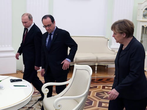 Ucraina, 5 ore di trattativa tra Putin, Merkel e Hollande. Ma ancora nulla di fatto