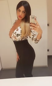 Marika Fruscio, scollatura hot dalla camicia 10