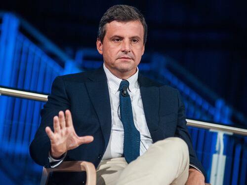 Ilva, Calenda va all’attacco: "Di Maio è un ragazzino incapace e incoerente"