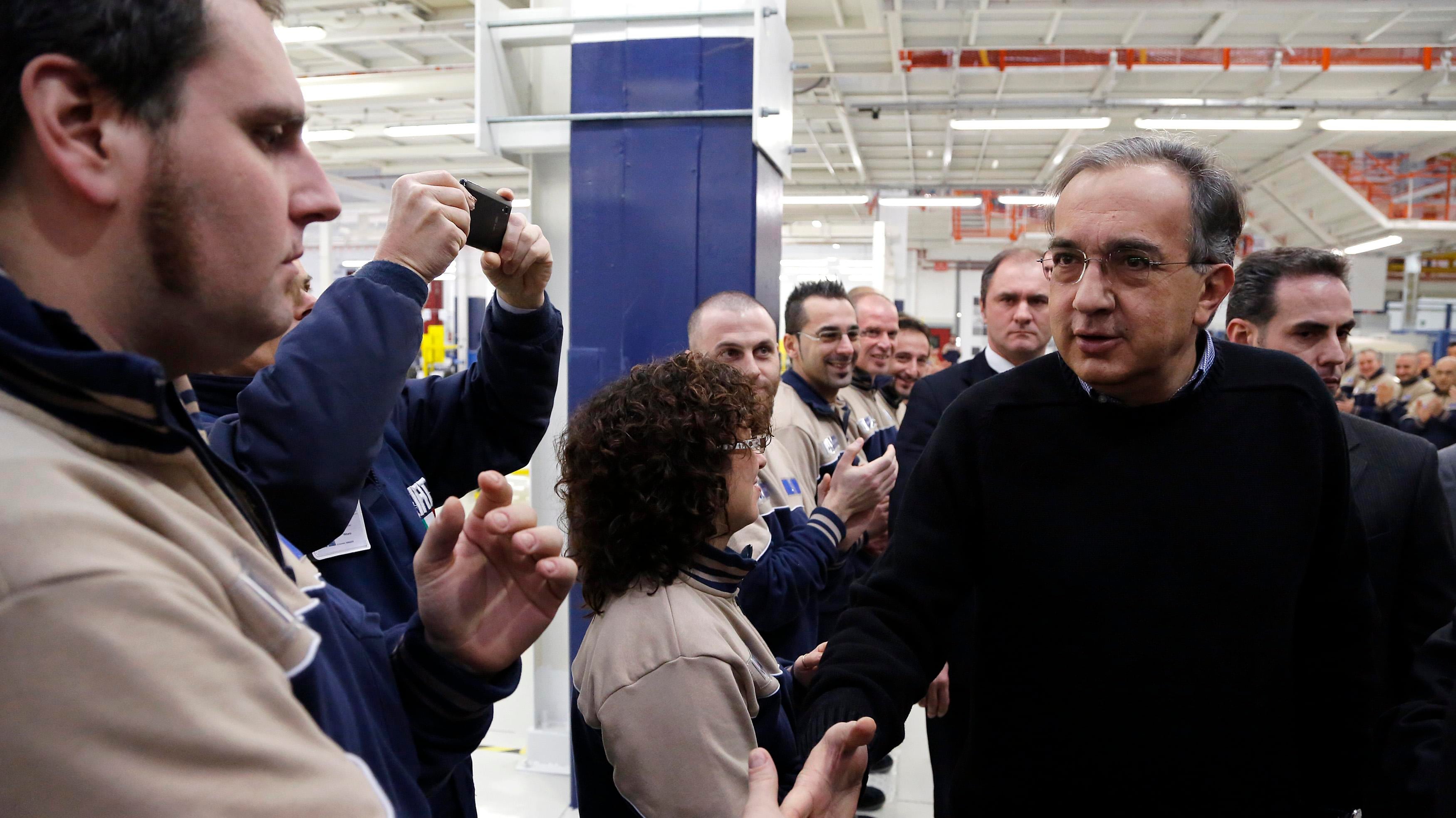Fiat, Mirafiori non chiude Marchionne a Landini: "Faccia pace coi lavoratori"