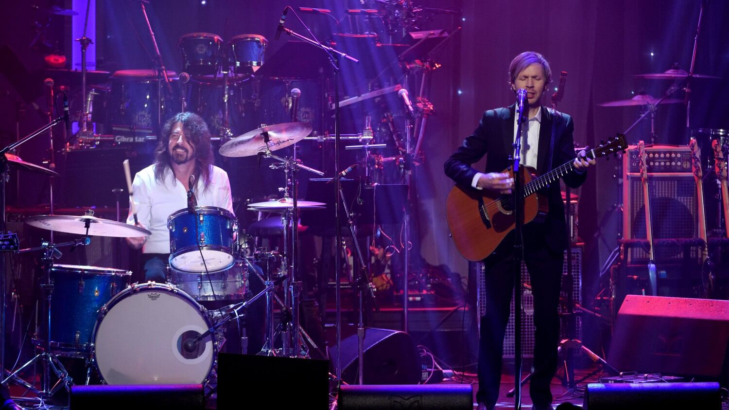 Grammy 2016: il tributo di Beck e i Nirvana a David Bowie