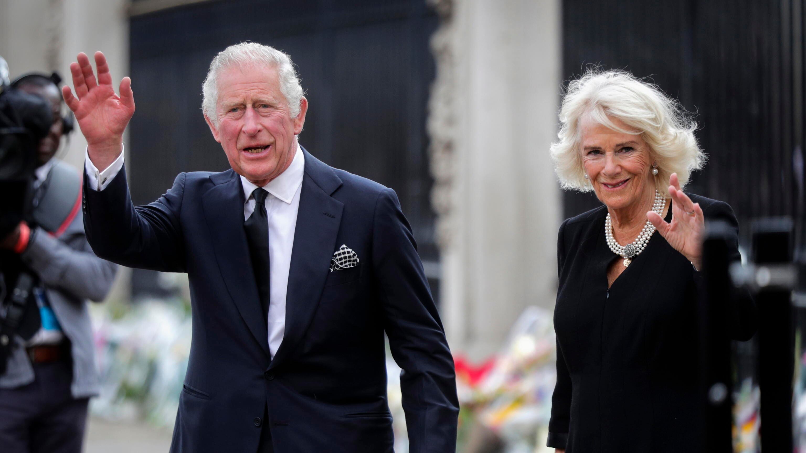 "Passato coloniale": traballa l'incoronazione di Camilla