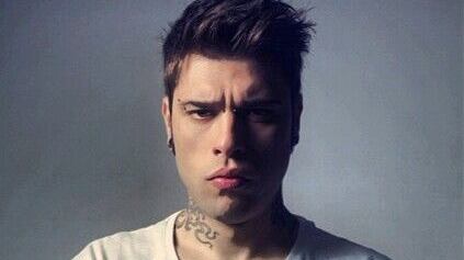 Coronavirus, Fedez attacca Radio Maria. "Vergogna, chiede bonifici anziché aiutare i bisognosi"