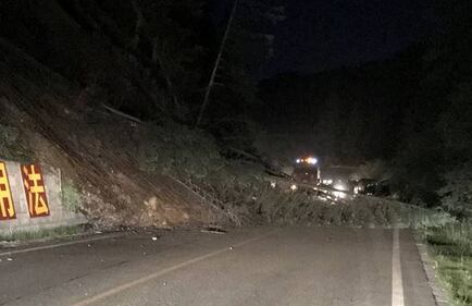 Terremoto in Cina, si scava tra le rovine 6