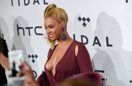 Beyoncé Knowles, seno in vista e scollo mozzafiato a New York 1