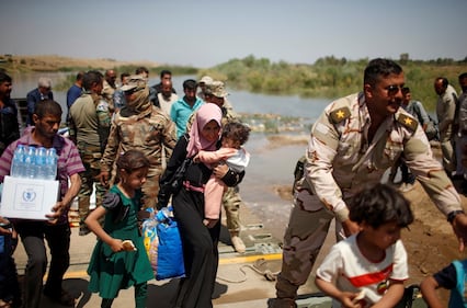 A sud di Mosul per gli iracheni la vita continua 6