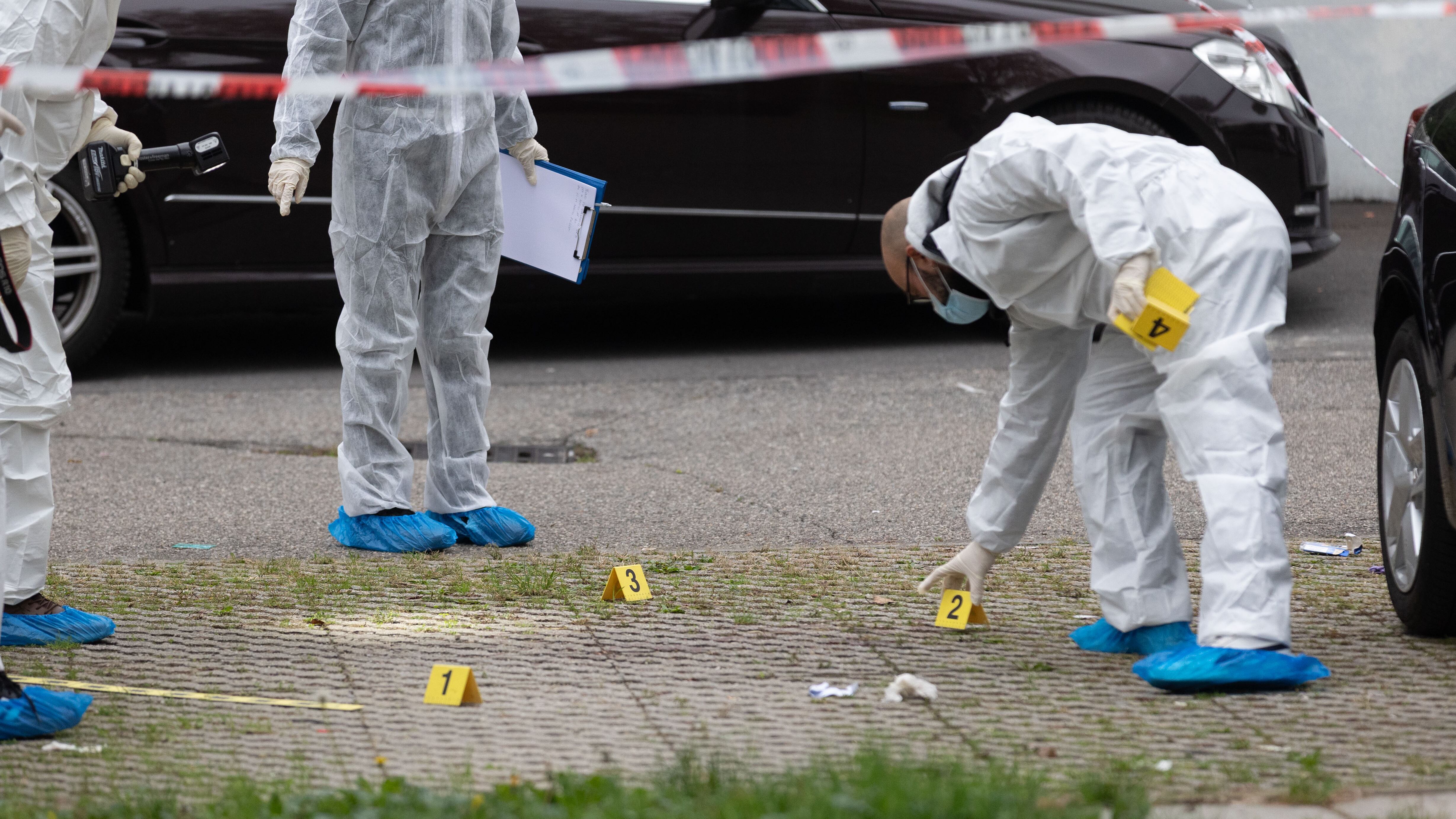 Accoltellata sotto casa: morta dopo ore di agonia. Ex fermato dopo la fuga