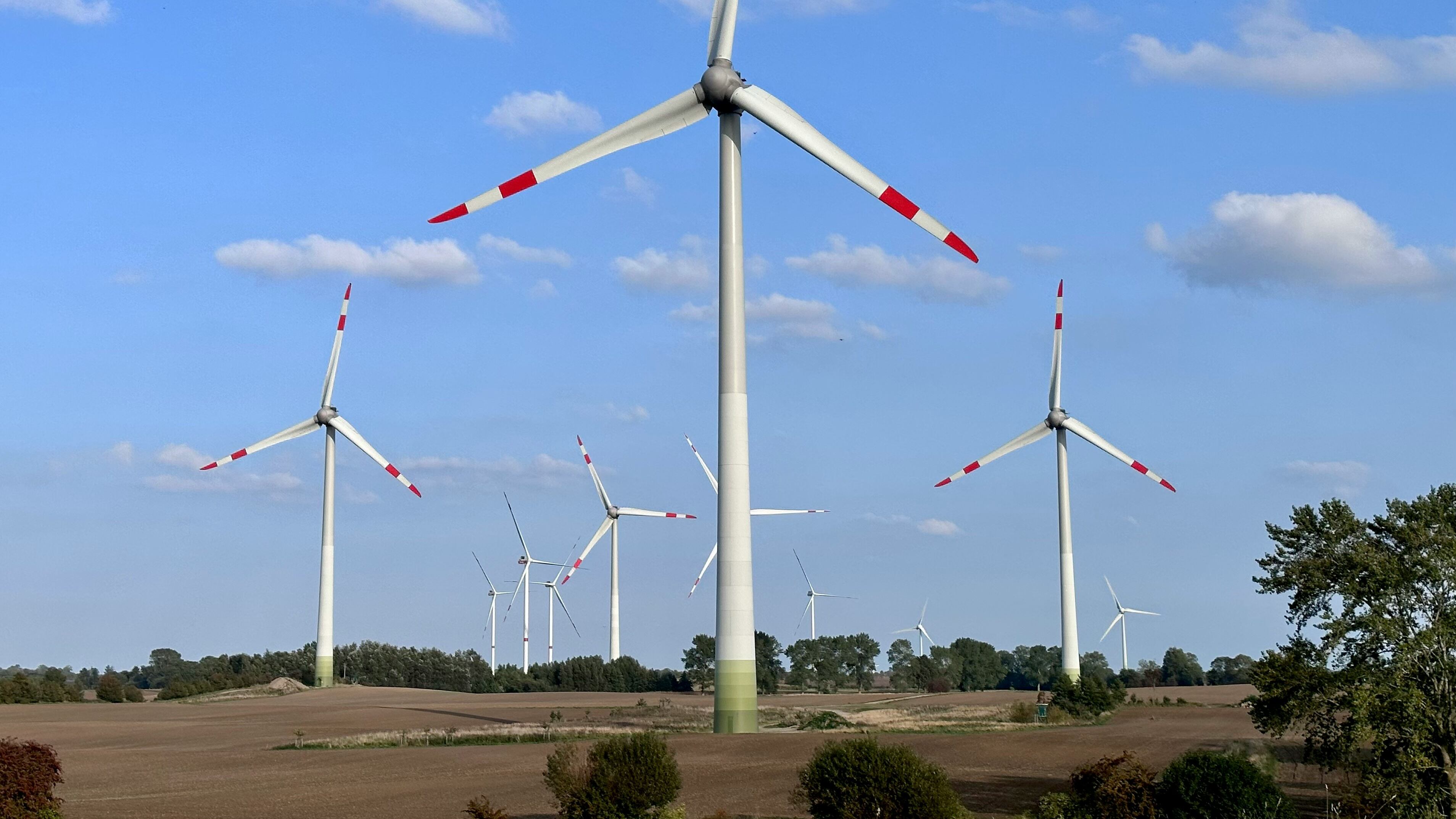 Fotovoltaico e idroelettrico fanno il pieno. Adesso l'eolico "soffia" anche in alto mare