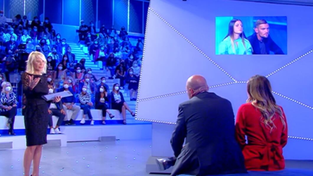 "Serve responsabilità". E la De Filippi lascia lo studio di C'è posta per te