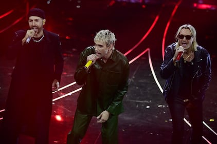 Sanremo 2024: ecco il look della quarta serata del Festival di Mr.Rain 3