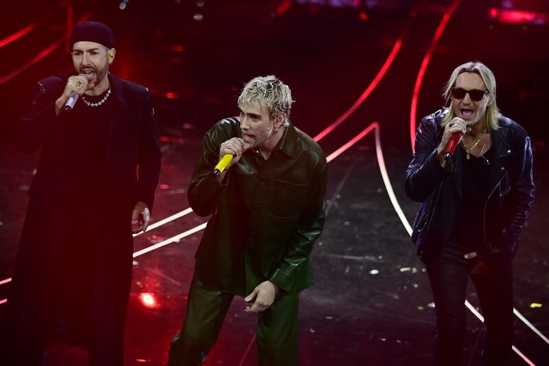 Sanremo 2024: ecco il look della quarta serata del Festival di Mr.Rain 3