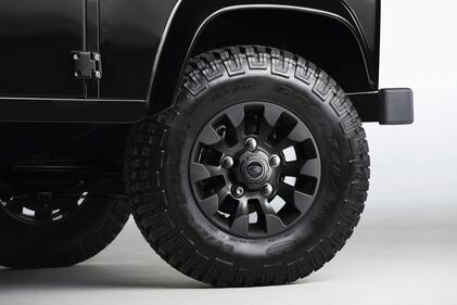 Land Rover Defender LXV 65 anni e non sentirli 4