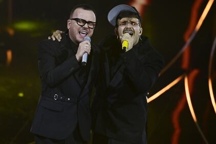 Sanremo 2024: ecco il look della quarta serata del Festival di Geolier 1