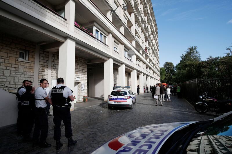 Parigi, auto travolge gruppo militari 7