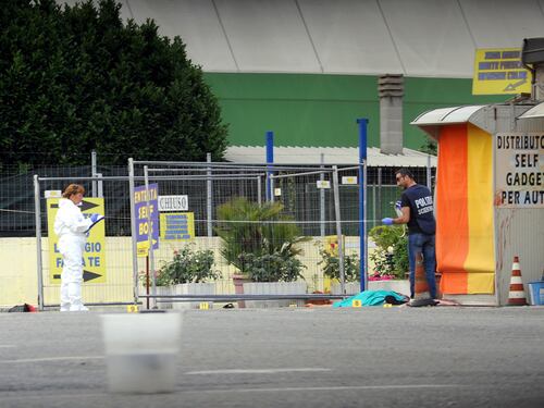 Torna il terrore nel Milanese: un morto e due accoltellati