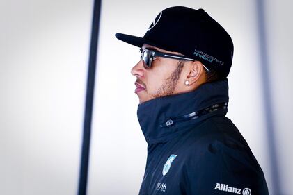 Super Hamilton, pole position a Shanghai 19