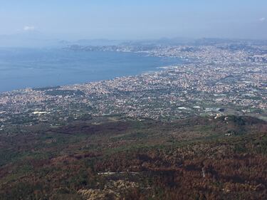 Vivere sulle pendici del Vesuvio tra fatalismo e rischio eruzione 10