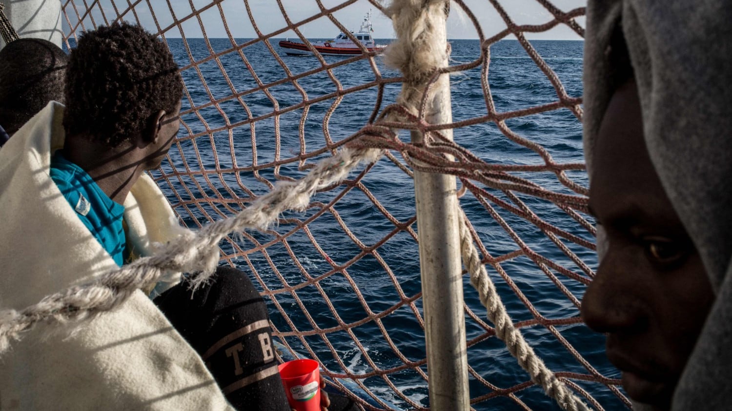 La Corte di Strasburgo boccia la Sea Watch: "No allo sbarco dei migranti"