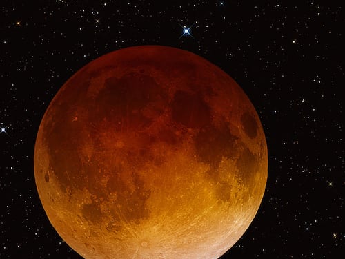 Occhi al cielo per la "Luna di sangue": il nostro satellite si tingerà di rosso