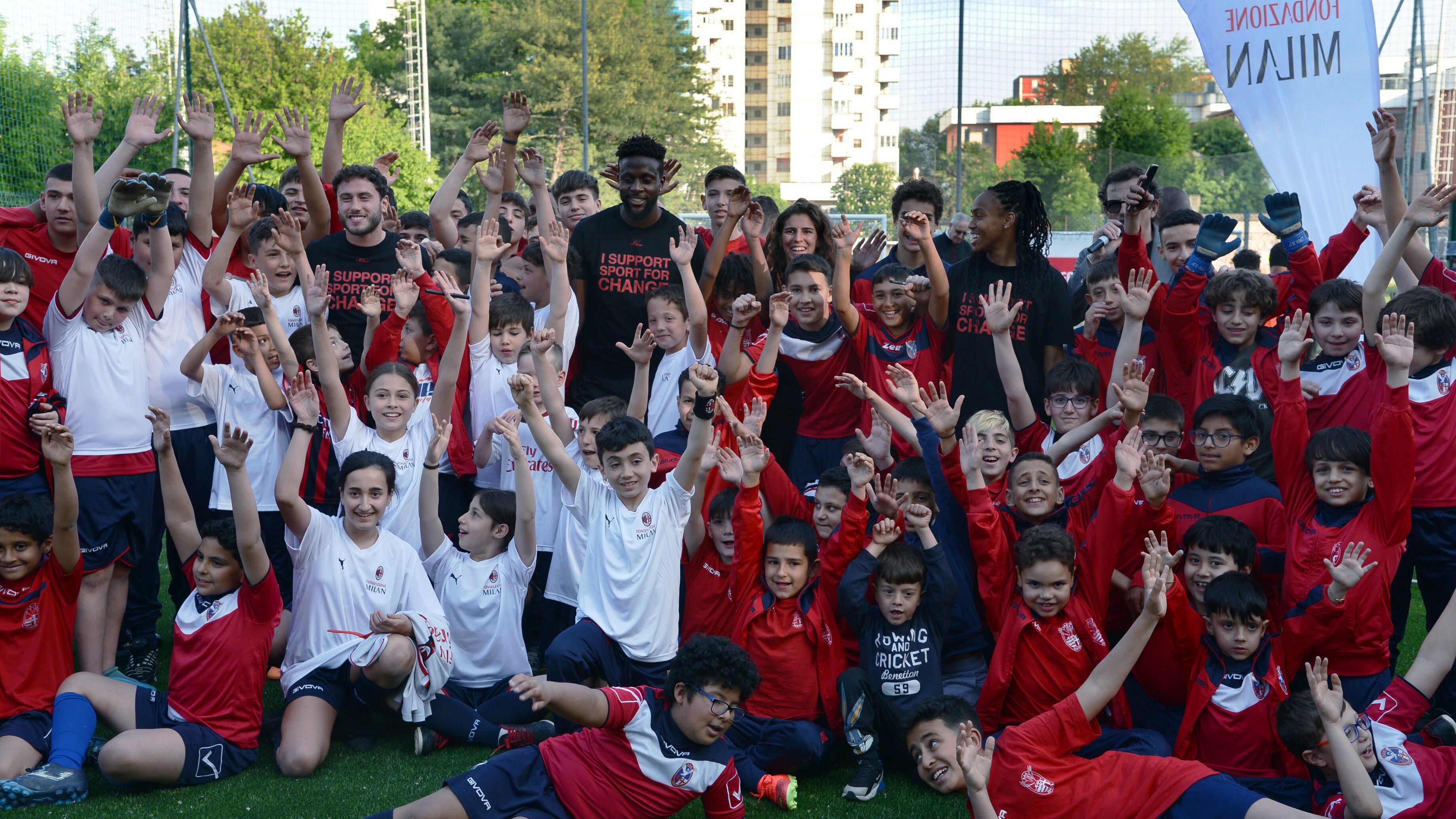 Un calcio ed è gol al degrado. Nuovo centro al Gratosoglio