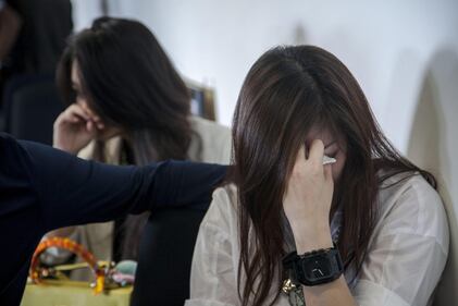 Aereo disperso, il dolore dei parenti dei passeggeri 11