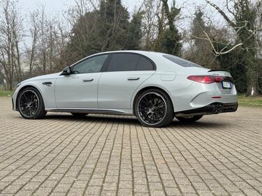 Mercedes Classe E 53 AMG Hybrid: la gallery della super berlina da 612 CV 10