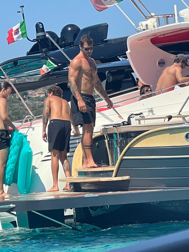Stefano De Martino, vacanze in Corsica 8