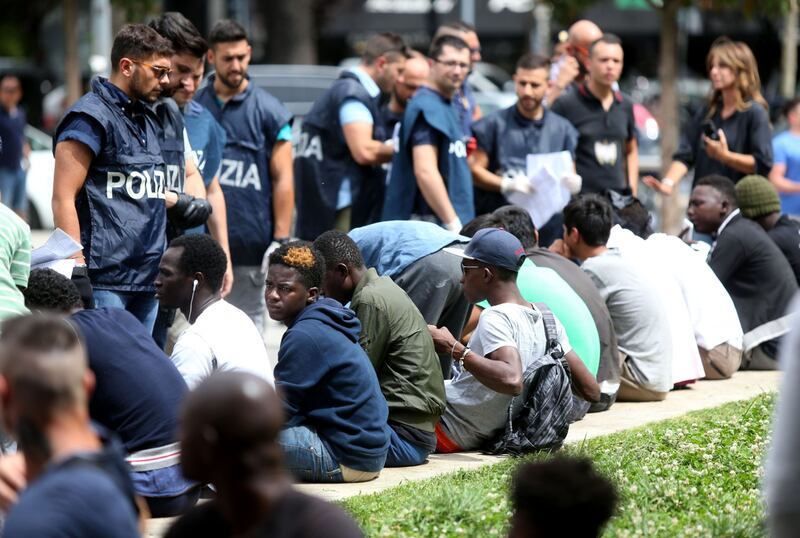 Migranti, nuovo blitz della polizia in stazione Centrale 9