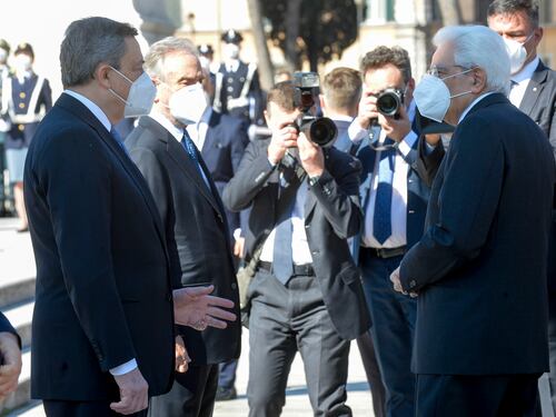 Proposta di Draghi a Mattarella: "Se resti tu, resto anche io..."