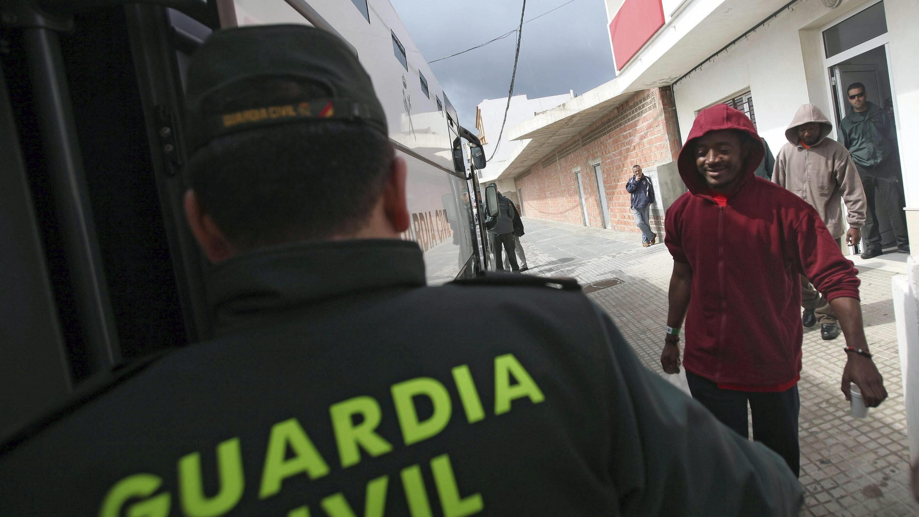Sbarchi: l'Italia implora, l'Europa se ne frega