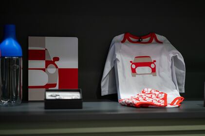 BMW e MINI, svelate le nuove collezioni Lifestyle 2024, guarda tutte le foto 11