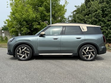 MINI Countryman SE ALL4: guarda la gallery del crossover elettrico da 313 CV 15