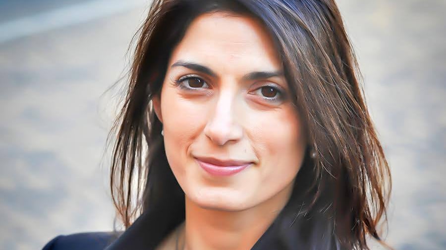 La Raggi raddoppia lo stipendio al suo segretario