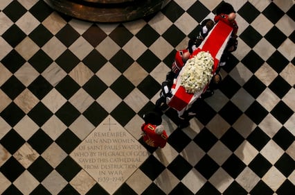 Thatcher, la bara di Maggie verso la cappella di St. Mary 2