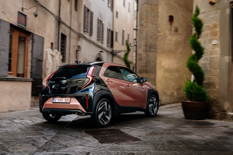 Nuova Toyota Aygo X Hybrid: guarda la gallery 15