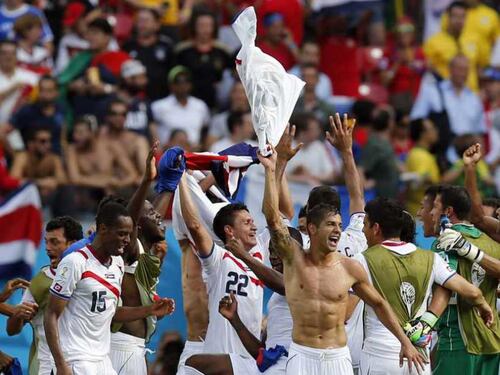 Costa Rica per la storia, Inghilterra per l'onore Formazioni