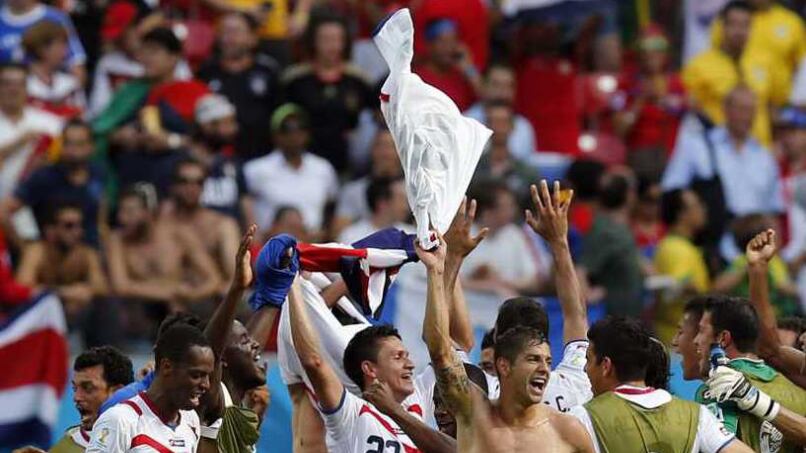 Costa Rica per la storia, Inghilterra per l'onore Formazioni