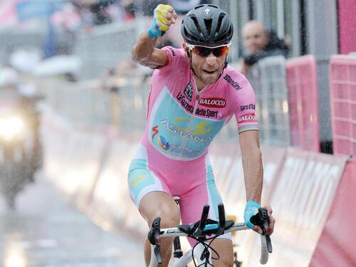 Giro d'Italia, Nibali vince la cronoscalata ed è sempre più rosa