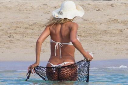 Grande Fratello Vip, doccia hot per Valeria Marini 50
