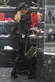 Paris Hilton shopping 6