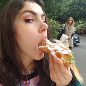 Valentina Nappi provocante in acqua 9