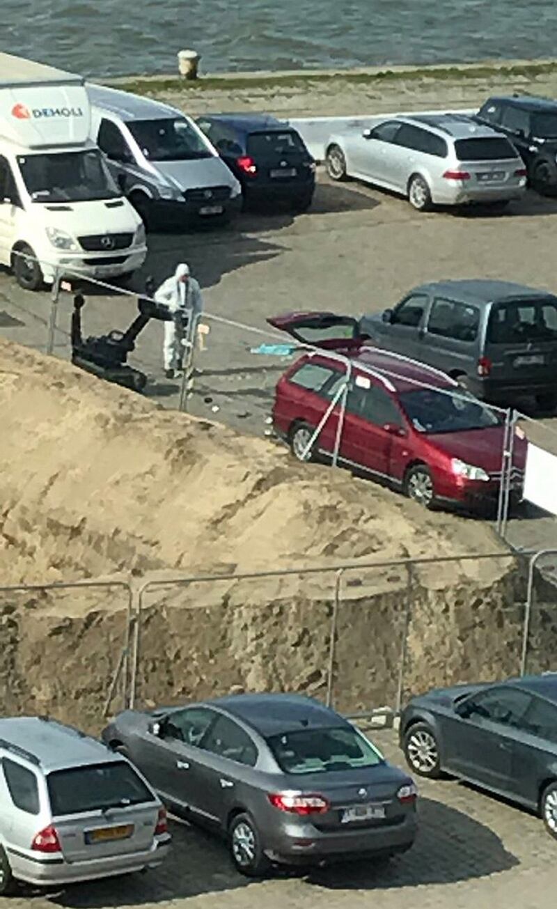 Anversa, tenta di travolgere la folla con l'auto 1