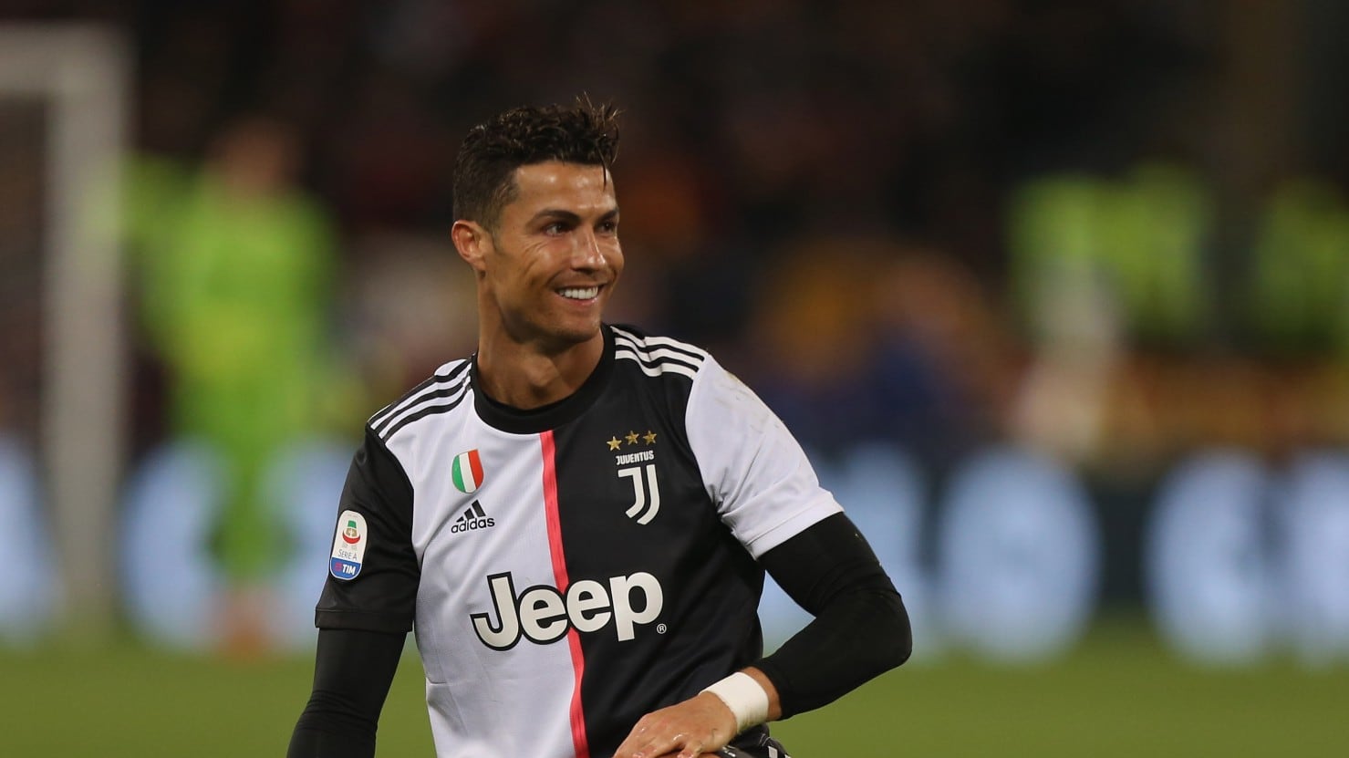 ''Sembrano tanti Pierrot'', i social bocciano la nuova maglia della Juventus