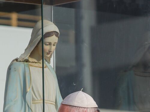 La benedizione della Madonna vandalizzata dal Califfato