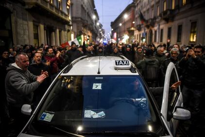 La protesta dei tassisti a Milano  3