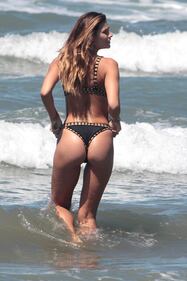 Dayane Mello sexy in spiaggia 6