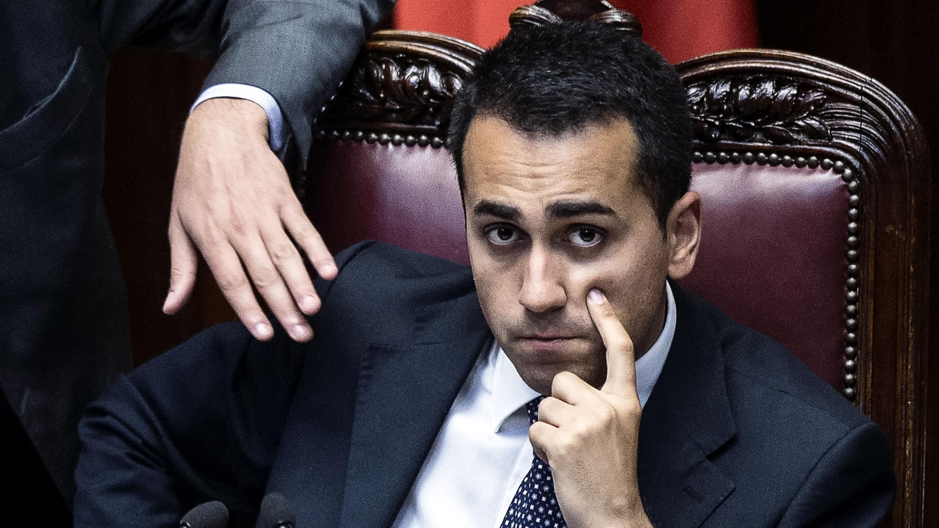 Quel bluff di Matteo svelato in un attimo: Lega-M5S lo scaricano