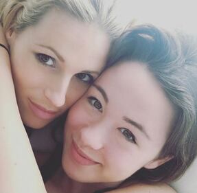 Michelle Hunziker, sfida di baci con Belen Rodriguez 10