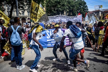 A Milano la marcia per i diritti dei migranti 10