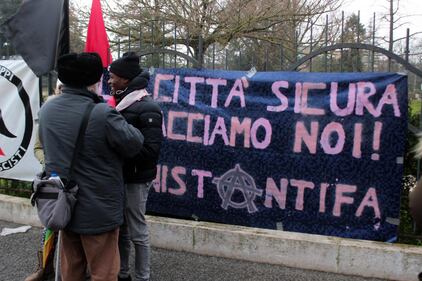 Macerata, antifascisti in piazza 3
